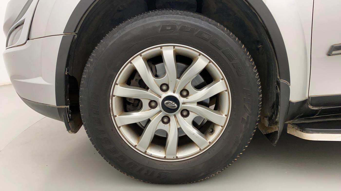 2016 Mahindra XUV500 W10, Diesel, Manual, 54,975 km, Left Front Wheel