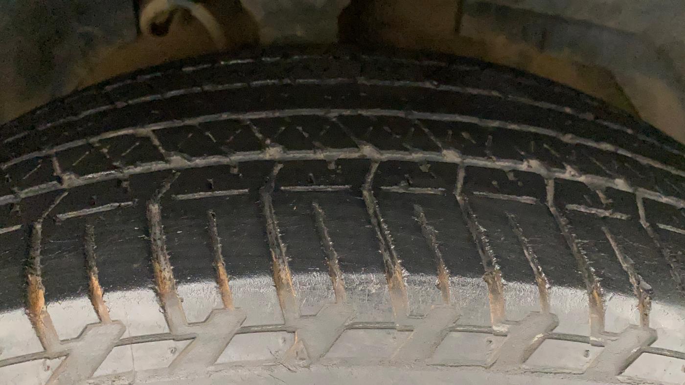 2016 Mahindra XUV500 W10, Diesel, Manual, 54,975 km, Right Front Tyre Tread