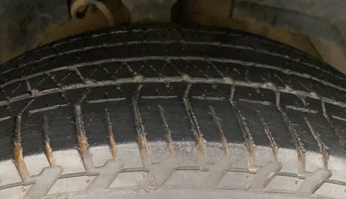 2016 Mahindra XUV500 W10, Diesel, Manual, 54,975 km, Right Front Tyre Tread