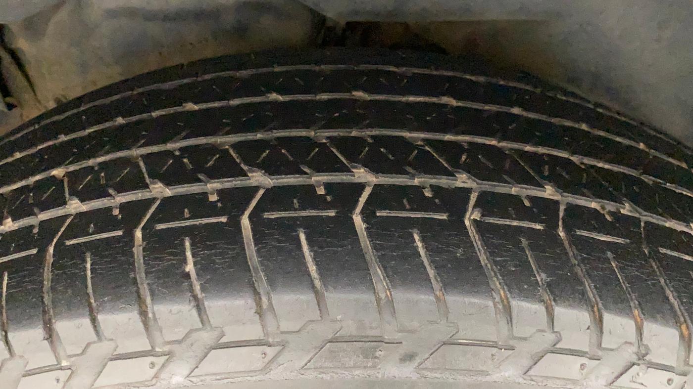 2016 Mahindra XUV500 W10, Diesel, Manual, 54,975 km, Right Rear Tyre Tread