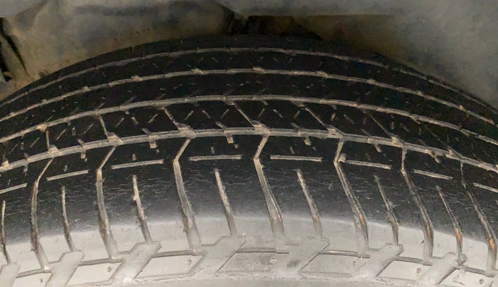 2016 Mahindra XUV500 W10, Diesel, Manual, 54,975 km, Right Rear Tyre Tread