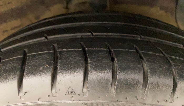 2015 Hyundai Grand i10 ASTA AT 1.2 KAPPA VTVT, Petrol, Automatic, 68,716 km, Right Front Tyre Tread