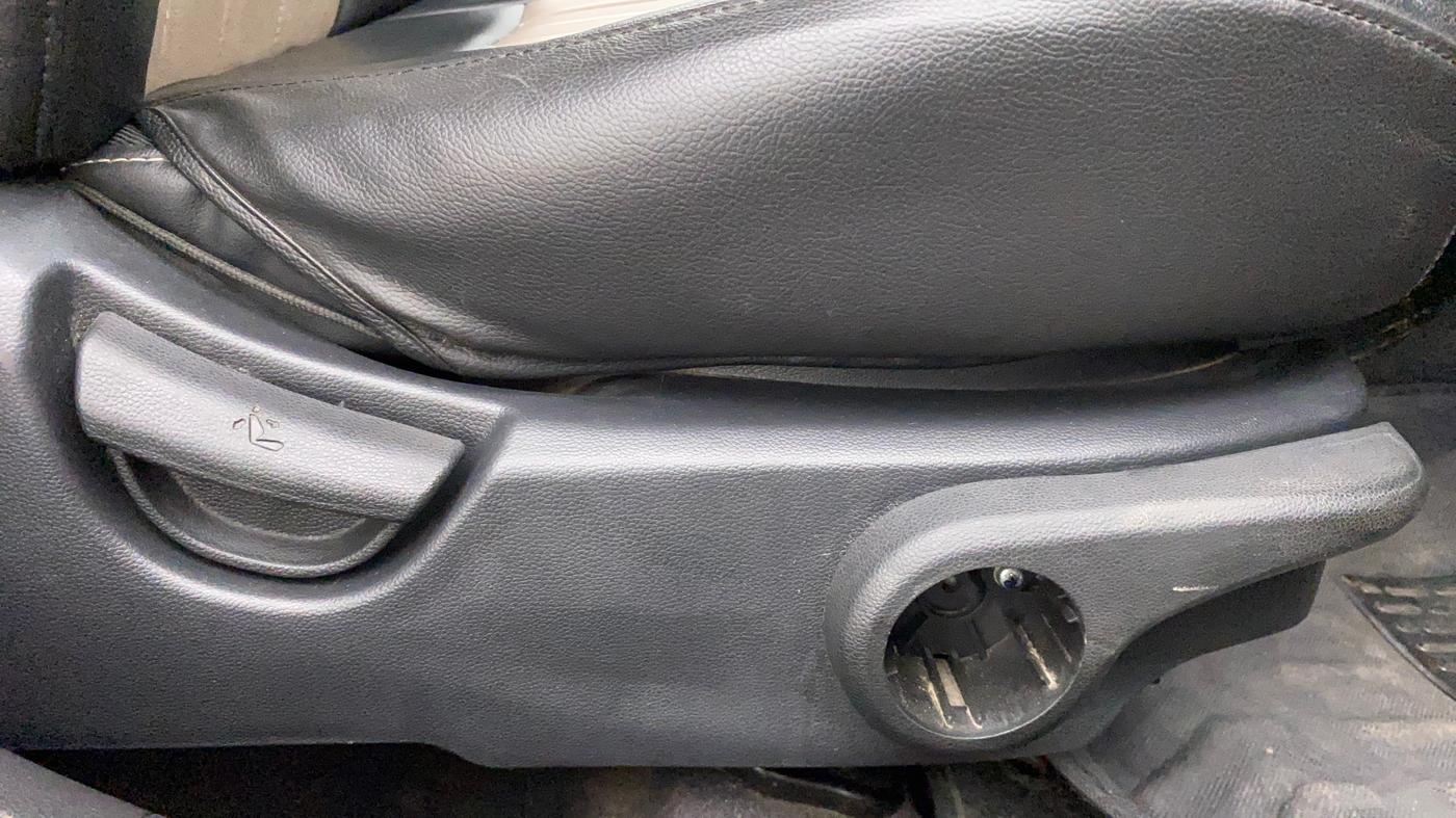 2015 Hyundai Grand i10 ASTA AT 1.2 KAPPA VTVT, Petrol, Automatic, 68,716 km, Driver Side Adjustment Panel