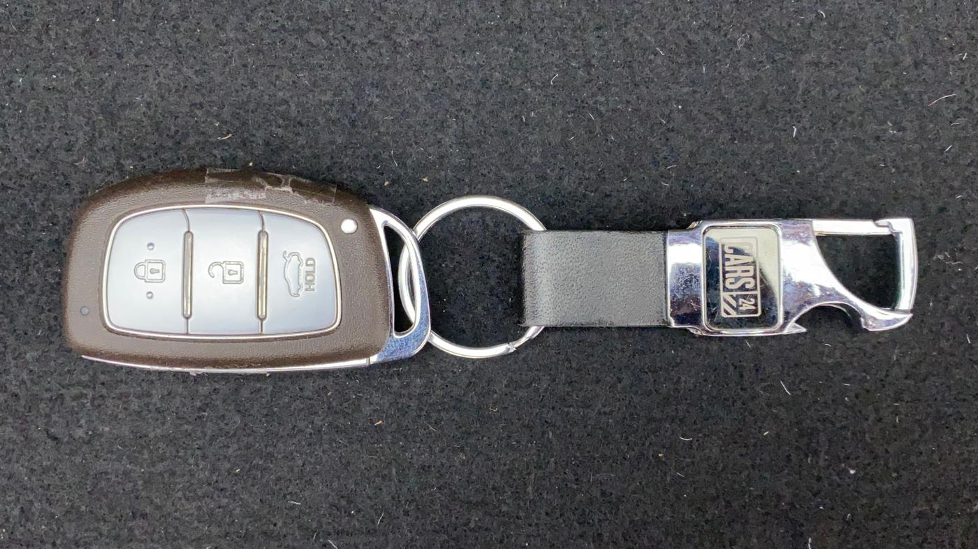 2015 Hyundai Grand i10 ASTA AT 1.2 KAPPA VTVT, Petrol, Automatic, 68,716 km, Key Close Up