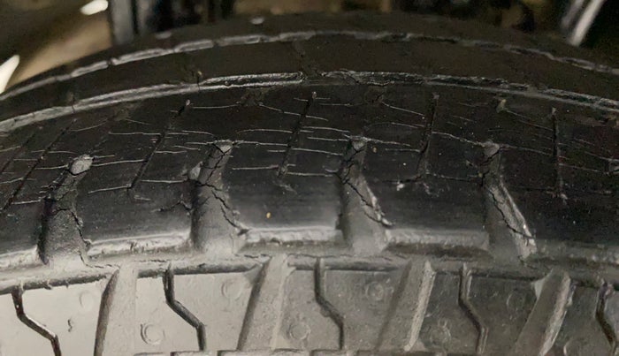 2017 Maruti Alto 800 LXI CNG, CNG, Manual, 31,905 km, Right Rear Tyre Tread