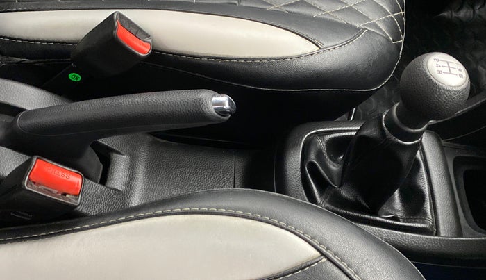 2017 Maruti Swift ZXI, Petrol, Manual, 78,548 km, Gear Lever