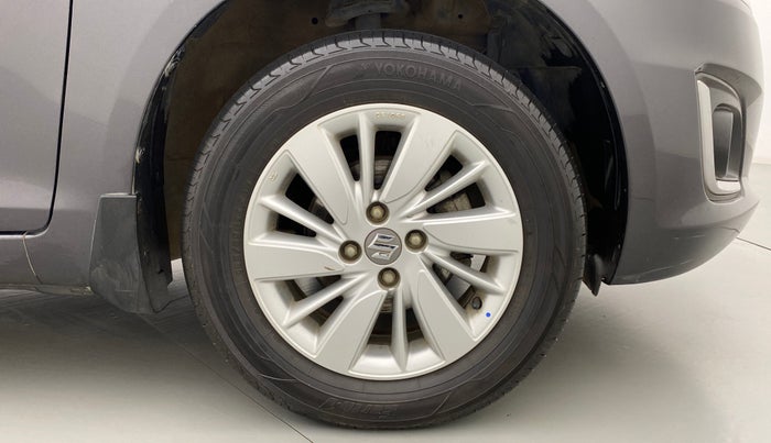 2017 Maruti Swift ZXI, Petrol, Manual, 78,548 km, Right Front Wheel