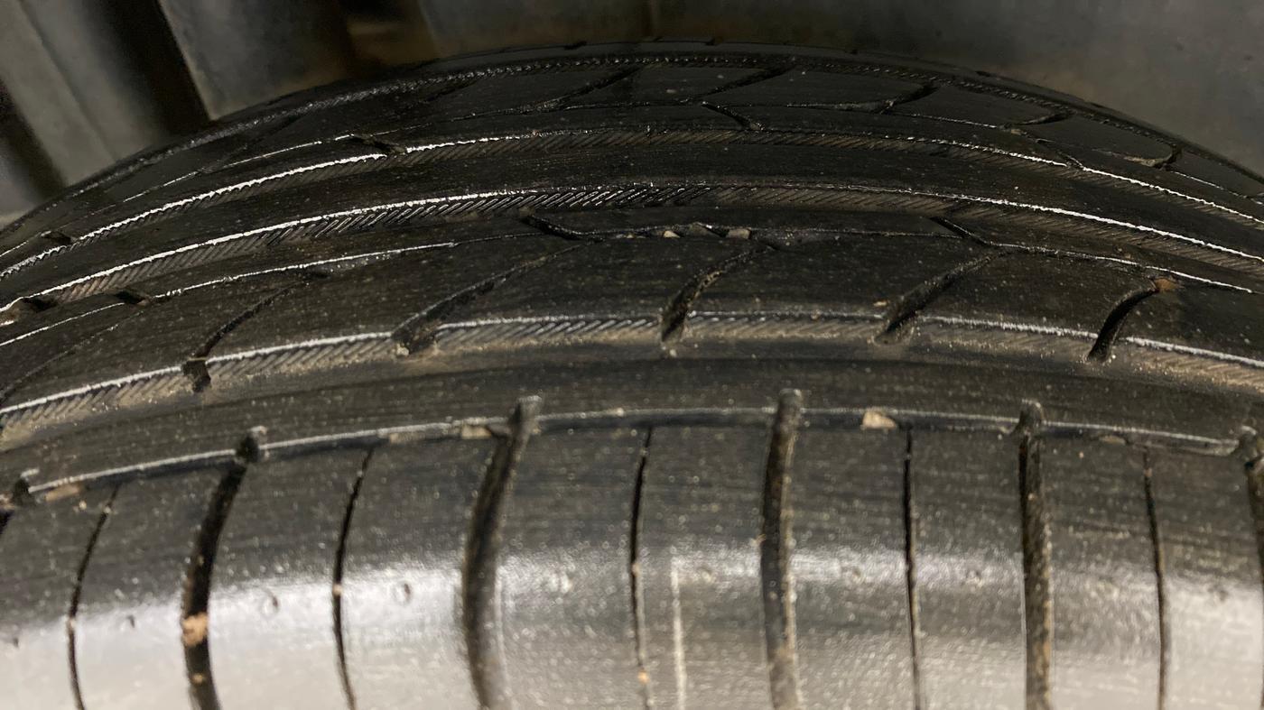 2017 Maruti Swift ZXI, Petrol, Manual, 78,548 km, Right Rear Tyre Tread