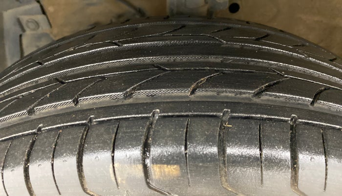 2017 Maruti Swift ZXI, Petrol, Manual, 78,548 km, Left Front Tyre Tread