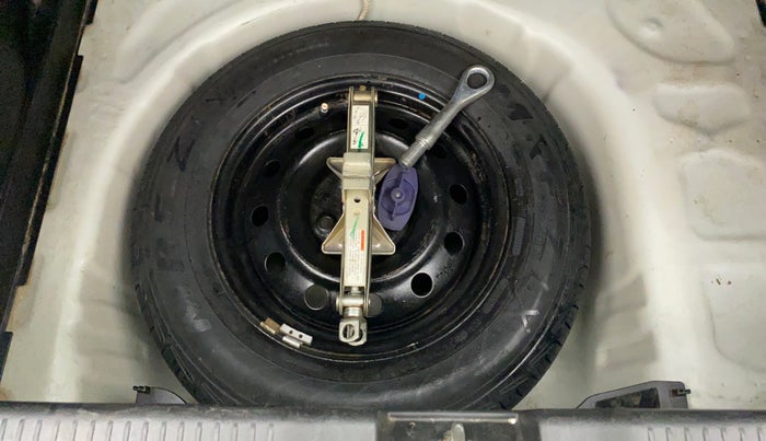 2018 Maruti Swift VXI, Petrol, Manual, 77,079 km, Dicky (Boot door) - Tool missing