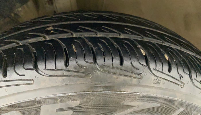 2018 Maruti Swift VXI, Petrol, Manual, 77,079 km, Left Front Tyre Tread