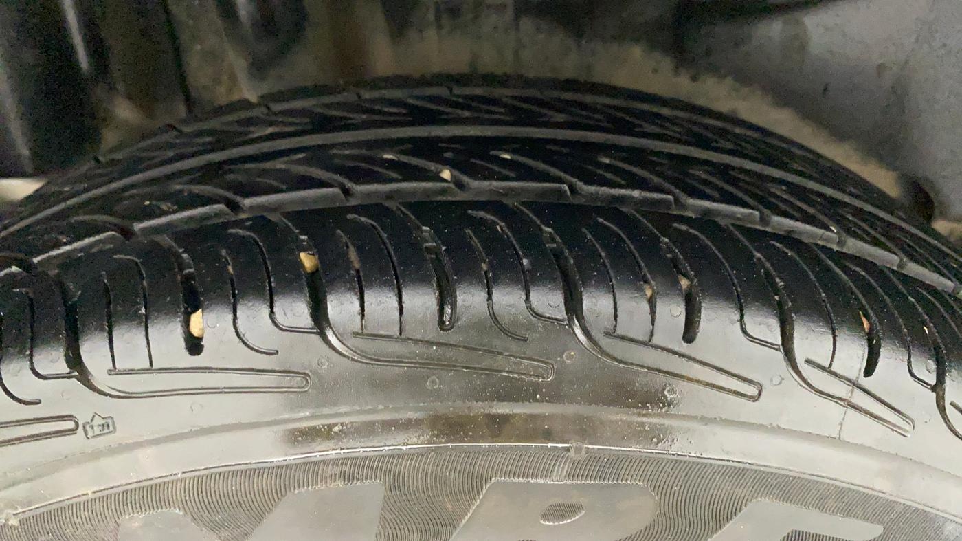2018 Maruti Swift VXI, Petrol, Manual, 77,079 km, Right Rear Tyre Tread