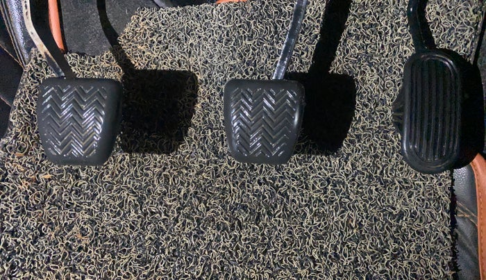 2017 Toyota Innova Crysta 2.4 GX 7 STR, Diesel, Manual, 86,454 km, Pedals