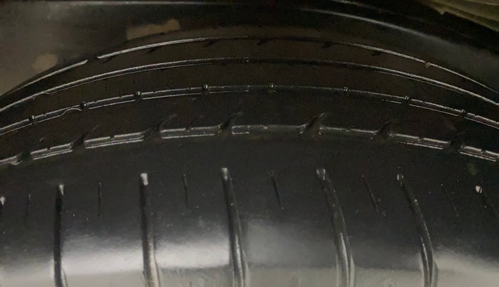 2017 Toyota Innova Crysta 2.4 GX 7 STR, Diesel, Manual, 86,454 km, Left Rear Tyre Tread