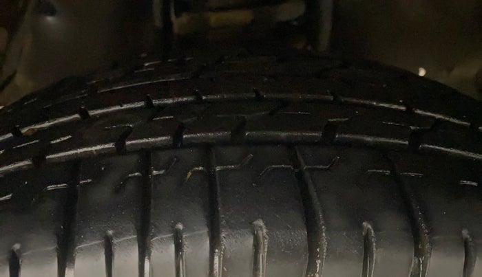 2017 Toyota Innova Crysta 2.4 GX 7 STR, Diesel, Manual, 86,454 km, Right Front Tyre Tread