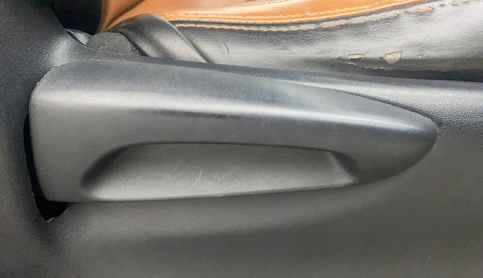 2017 Toyota Innova Crysta 2.4 GX 7 STR, Diesel, Manual, 86,454 km, Driver Side Adjustment Panel