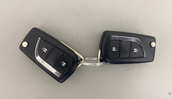 2017 Toyota Innova Crysta 2.4 GX 7 STR, Diesel, Manual, 86,454 km, Key Close Up