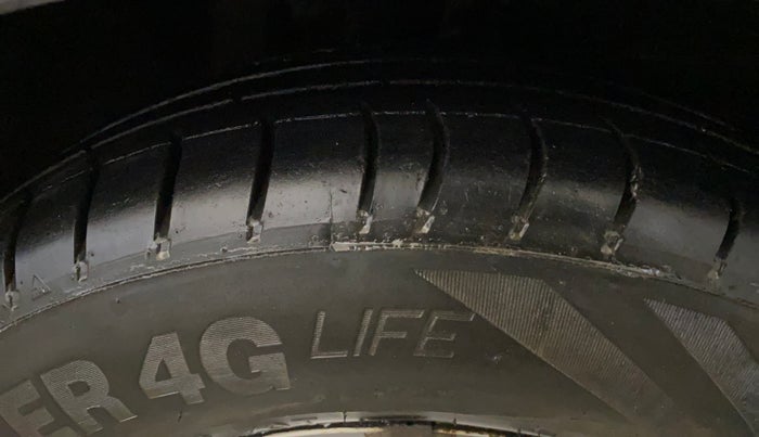 2014 Hyundai i10 MAGNA 1.1, Petrol, Manual, 65,215 km, Right Front Tyre Tread