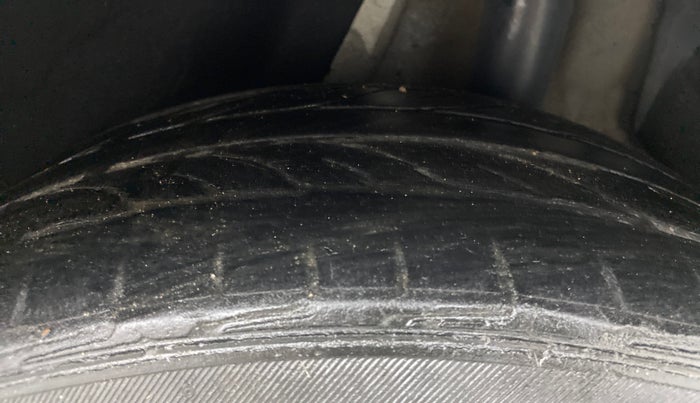 2017 Hyundai New Elantra 1.6 SX (O) AT DIESEL, Diesel, Automatic, 70,112 km, Left Rear Tyre Tread