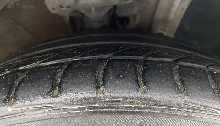 2017 Hyundai New Elantra 1.6 SX (O) AT DIESEL, Diesel, Automatic, 70,112 km, Right Front Tyre Tread