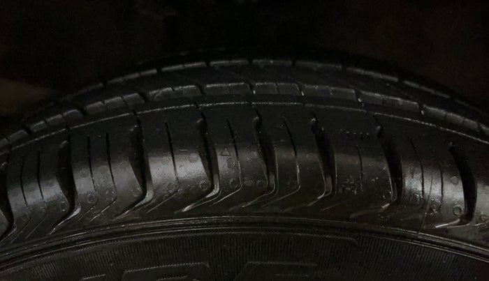 2018 Maruti Alto K10 VXI, Petrol, Manual, 67,247 km, Right Front Tyre Tread