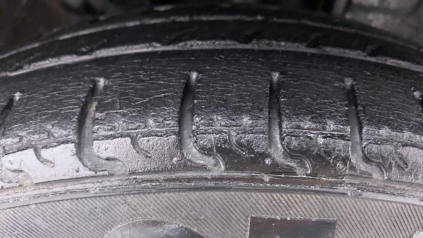 2017 Renault Kwid CLIMBER 1.0 AT, Petrol, Automatic, 39,878 km, Right Front Tyre Tread