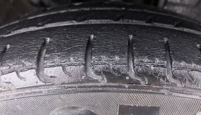 2017 Renault Kwid CLIMBER 1.0 AT, Petrol, Automatic, 39,878 km, Right Front Tyre Tread