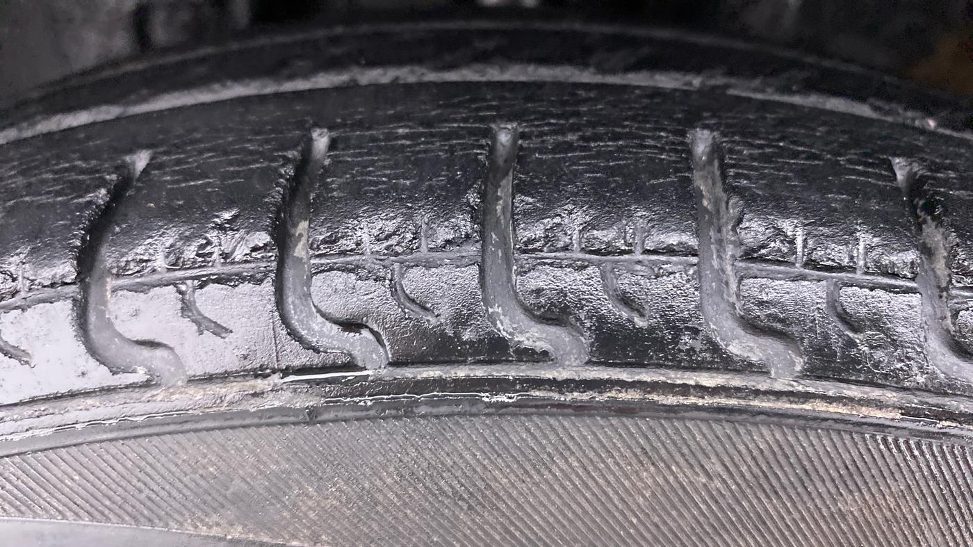 2017 Renault Kwid CLIMBER 1.0 AT, Petrol, Automatic, 39,878 km, Left Front Tyre Tread