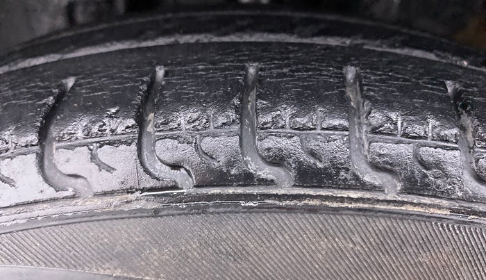 2017 Renault Kwid CLIMBER 1.0 AT, Petrol, Automatic, 39,878 km, Left Front Tyre Tread