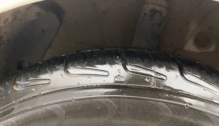 2018 Hyundai Grand i10 SPORTZ 1.2 KAPPA VTVT, CNG, Manual, 50,833 km, Right Rear Tyre Tread