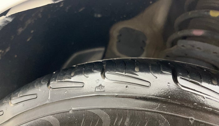 2018 Hyundai Grand i10 SPORTZ 1.2 KAPPA VTVT, CNG, Manual, 50,833 km, Left Front Tyre Tread