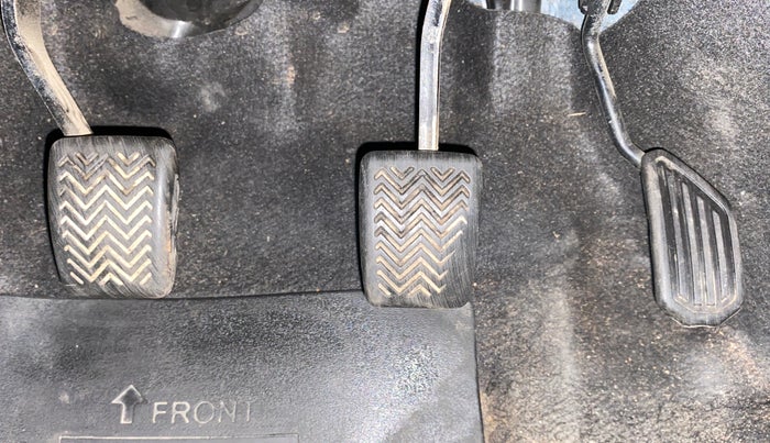 2014 Toyota Etios CROSS 1.2 G, Petrol, Manual, 74,122 km, Pedals