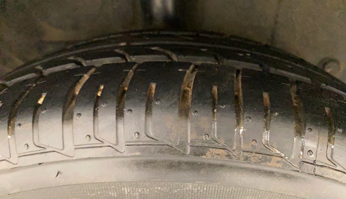 2014 Toyota Etios CROSS 1.2 G, Petrol, Manual, 74,122 km, Right Rear Tyre Tread