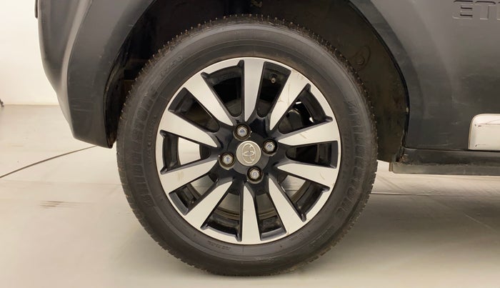 2014 Toyota Etios CROSS 1.2 G, Petrol, Manual, 74,122 km, Right Rear Wheel