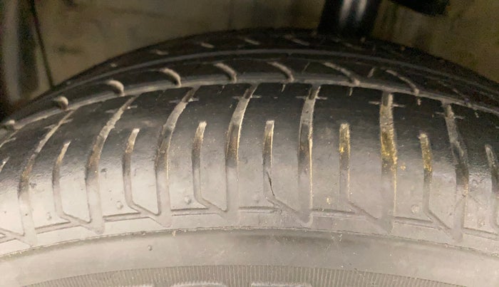 2014 Toyota Etios CROSS 1.2 G, Petrol, Manual, 74,122 km, Left Front Tyre Tread