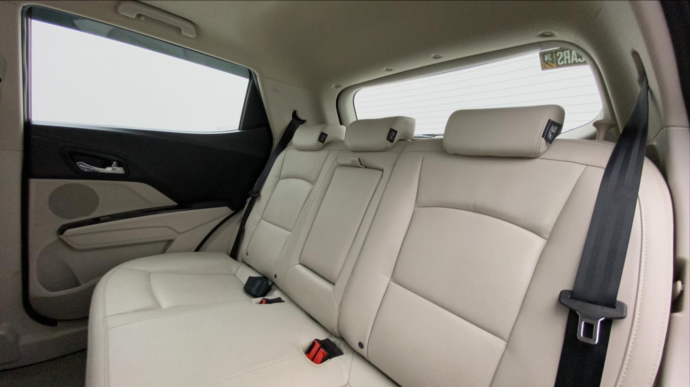 2021 Mahindra XUV300 W8 (O) 1.2 PETROL, Petrol, Manual, 9,715 km, Right Side Rear Door Cabin
