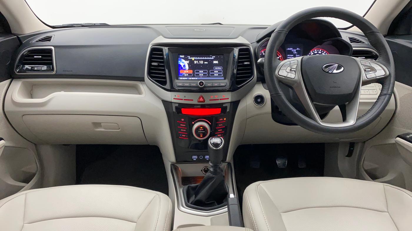 2021 Mahindra XUV300 W8 (O) 1.2 PETROL, Petrol, Manual, 9,715 km, Dashboard