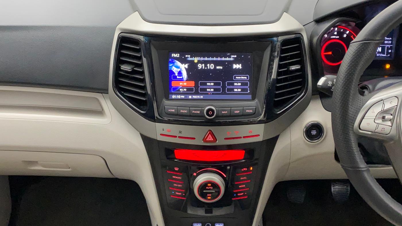 2021 Mahindra XUV300 W8 (O) 1.2 PETROL, Petrol, Manual, 9,715 km, Air Conditioner