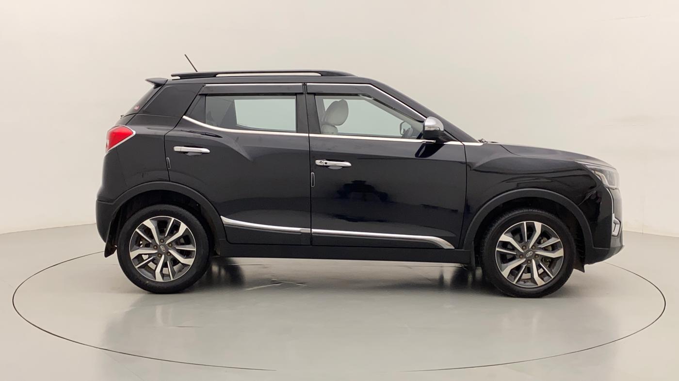 2021 Mahindra XUV300 W8 (O) 1.2 PETROL, Petrol, Manual, 9,715 km, Right Side View
