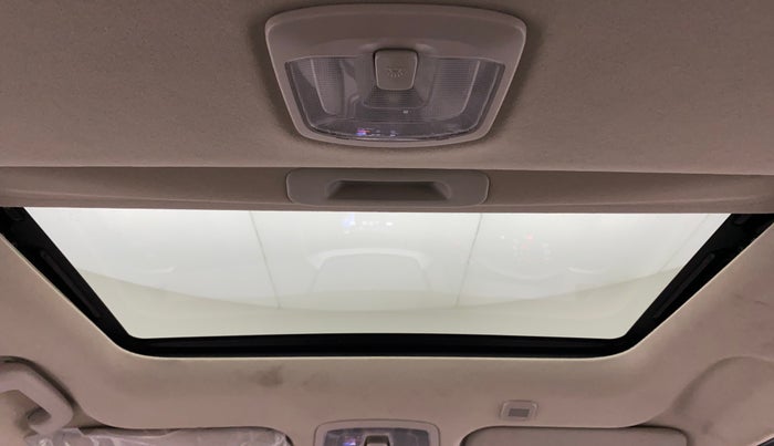 2021 Mahindra XUV300 W8 (O) 1.2 PETROL, Petrol, Manual, 9,715 km, Moonroof/ Sunroof