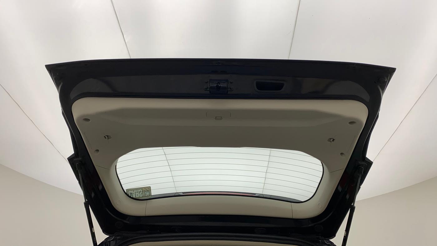 2021 Mahindra XUV300 W8 (O) 1.2 PETROL, Petrol, Manual, 9,715 km, Boot Door Open