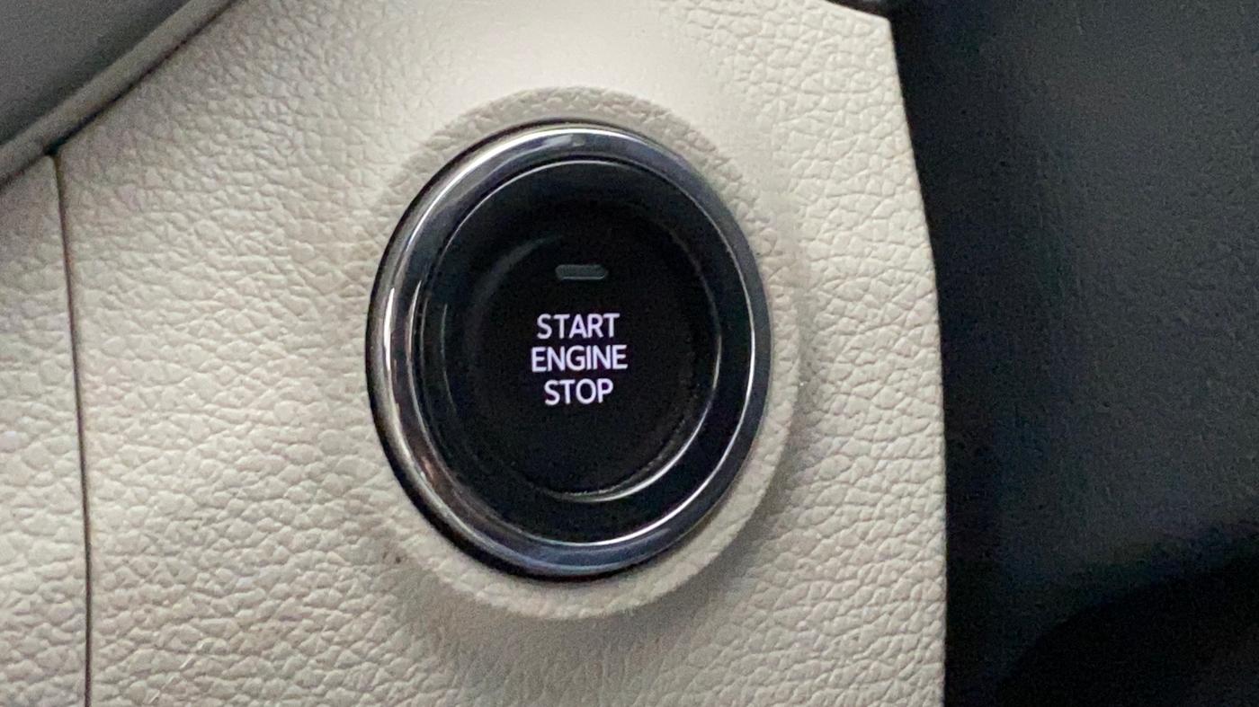 2021 Mahindra XUV300 W8 (O) 1.2 PETROL, Petrol, Manual, 9,715 km, Keyless Start/ Stop Button