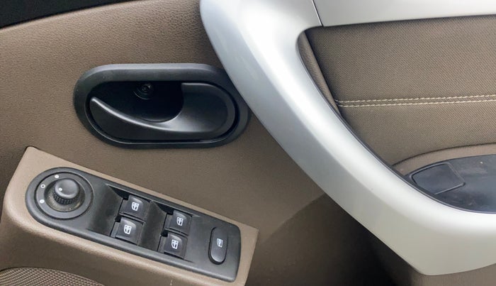 2019 Renault Duster 110 PS RXS 4X2 AMT DIESEL, Diesel, Automatic, 67,120 km, Driver Side Door Panels Control