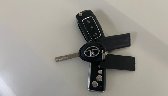 2022 Tata NEXON XE PETROL, Petrol, Manual, 16,219 km, Key Close Up