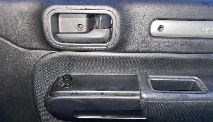 2021 Mahindra Thar LX PETROL HT 4WD AT, Petrol, Automatic, 15,895 km, Driver Side Door Panels Control