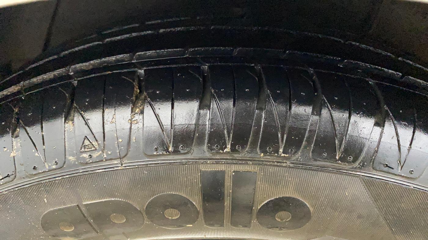 2014 Hyundai Xcent SX AT 1.2 (O), Petrol, Automatic, 88,057 km, Right Rear Tyre Tread
