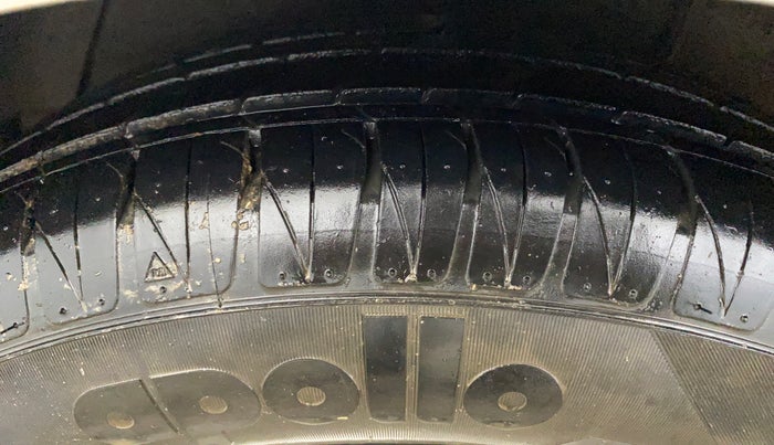 2014 Hyundai Xcent SX AT 1.2 (O), Petrol, Automatic, 88,100 km, Right Rear Tyre Tread