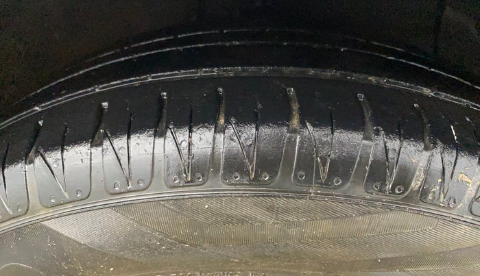 2014 Hyundai Xcent SX AT 1.2 (O), Petrol, Automatic, 88,100 km, Right Front Tyre Tread