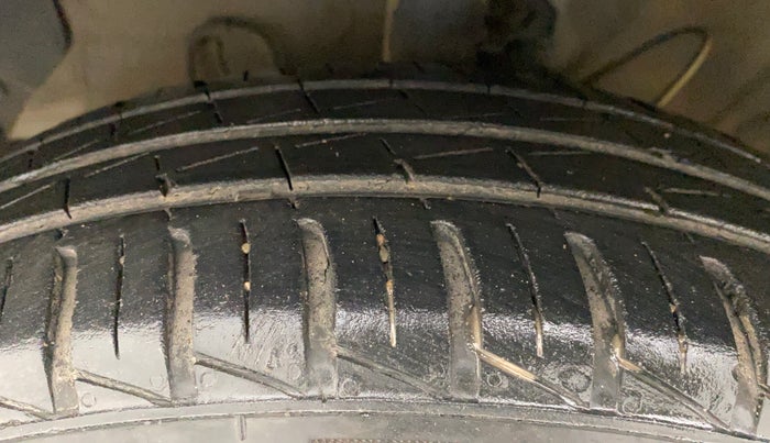 2020 Hyundai NEW SANTRO MAGNA, Petrol, Manual, 31,723 km, Left Front Tyre Tread