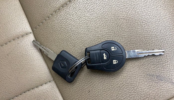 2013 Renault Scala RXE DIESEL, Diesel, Manual, 1,18,187 km, Key Close Up